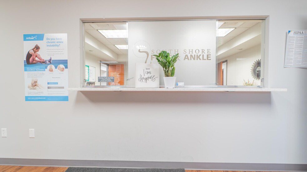 More Photos Of 951 Transport Dr, Valparaiso Office For Sale