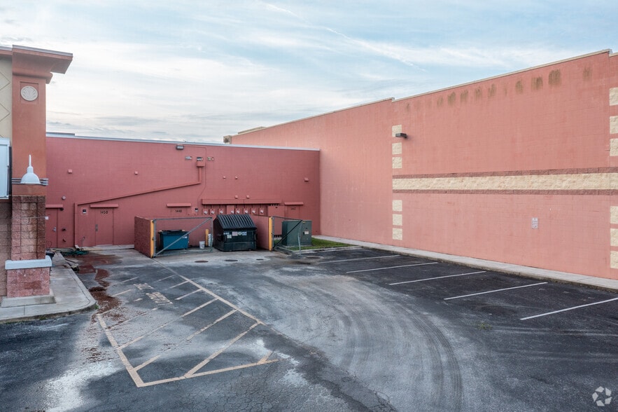 More Photos Of 1410-1466 Rock Springs Rd, Apopka Storefront For Lease