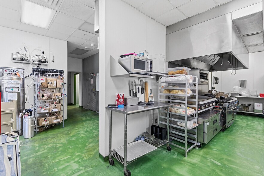 More Photos Of 2501 & 2519 Marshall St NE, Minneapolis Restaurant For Sale