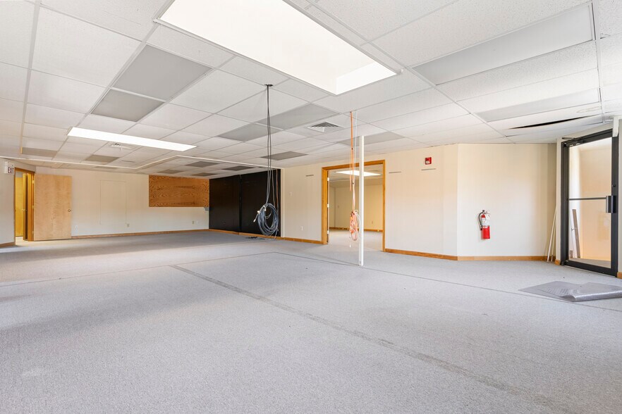 More Photos Of 128 Litchfield Rd, New Milford Medical For Sale