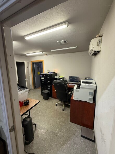 More Photos Of 35423 SH-249, Suite B, Pinehurst Showroom For Lease