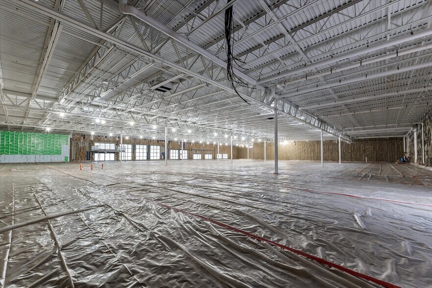 More Photos Of 41128-41496 Ann Arbor Rd E, Plymouth Storefront For Lease