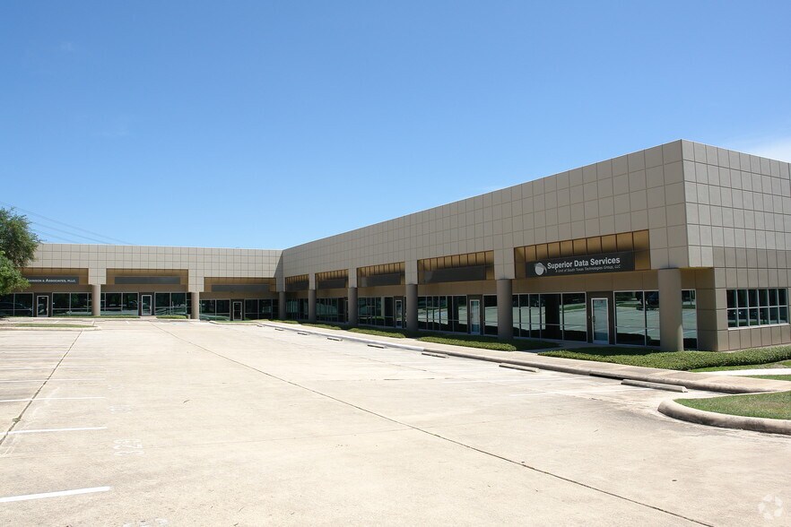 More Photos Of 12500 Network Blvd, San Antonio Flex For Lease