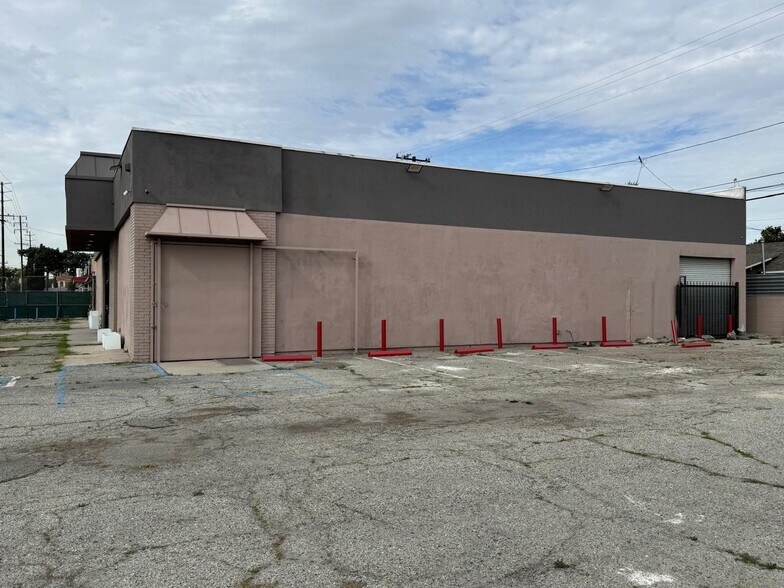 More Photos Of 2625 E Carson St, Carson Supermarket For Sale