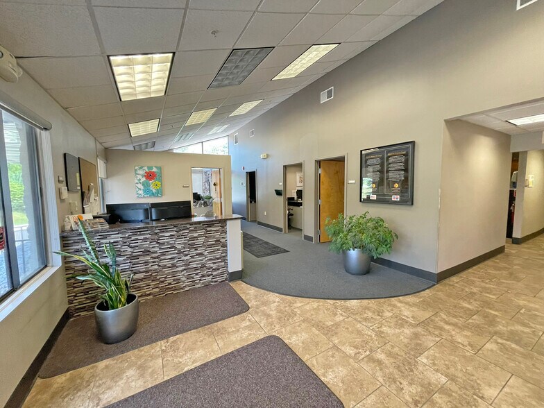 More Photos Of 669 E Industrial Park Dr, Manchester Light Manufacturing For Lease