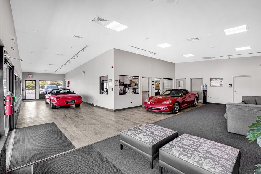 More Photos Of 19915 S La Grange Rd, Frankfort Auto Dealership For Lease