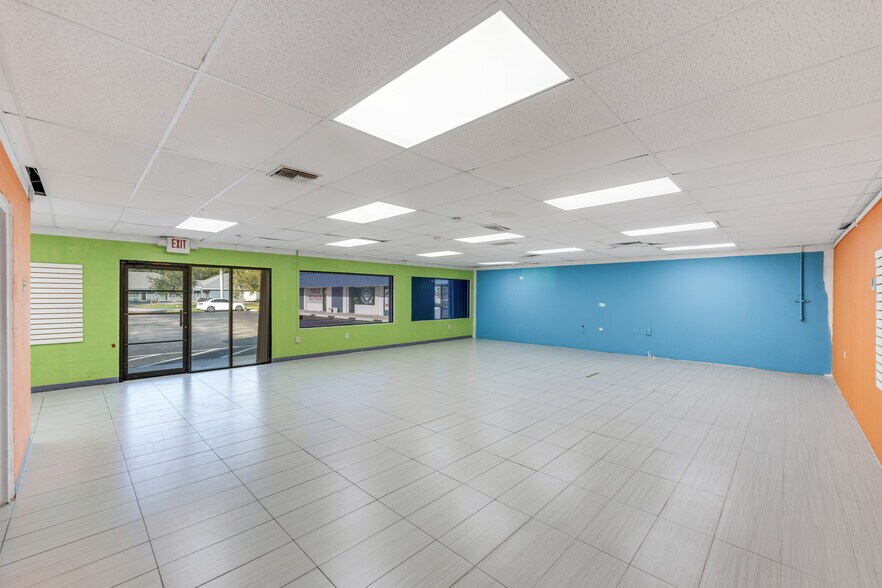 More Photos Of 15630 Mcgregor Blvd, Fort Myers Freestanding For Sale