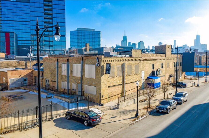 Primary Photo Of 1501 N Kingsbury St, Chicago General Retail For Lease