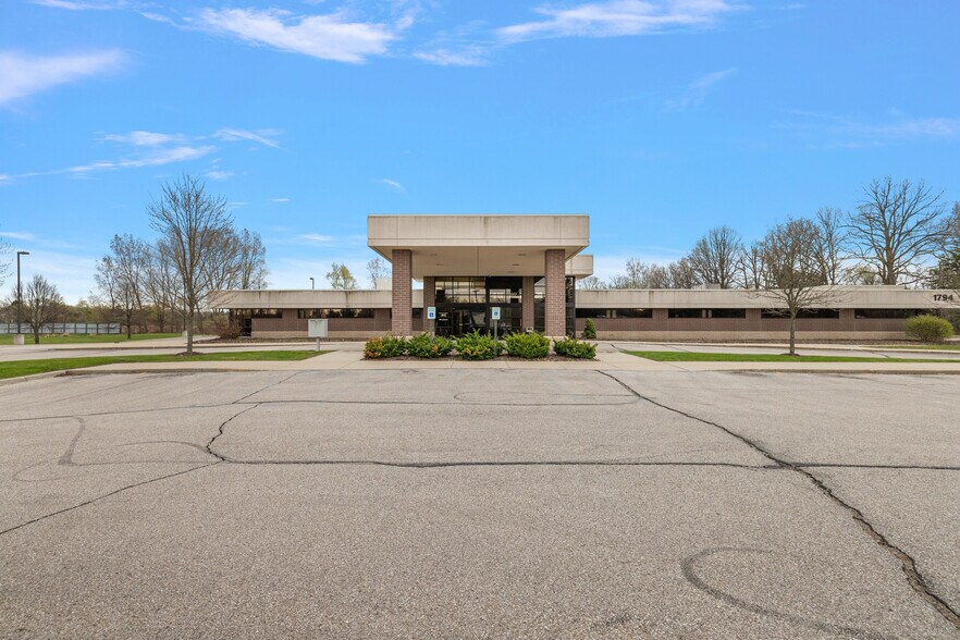 More Photos Of 1794 N Lapeer Rd, Lapeer Medical For Sale