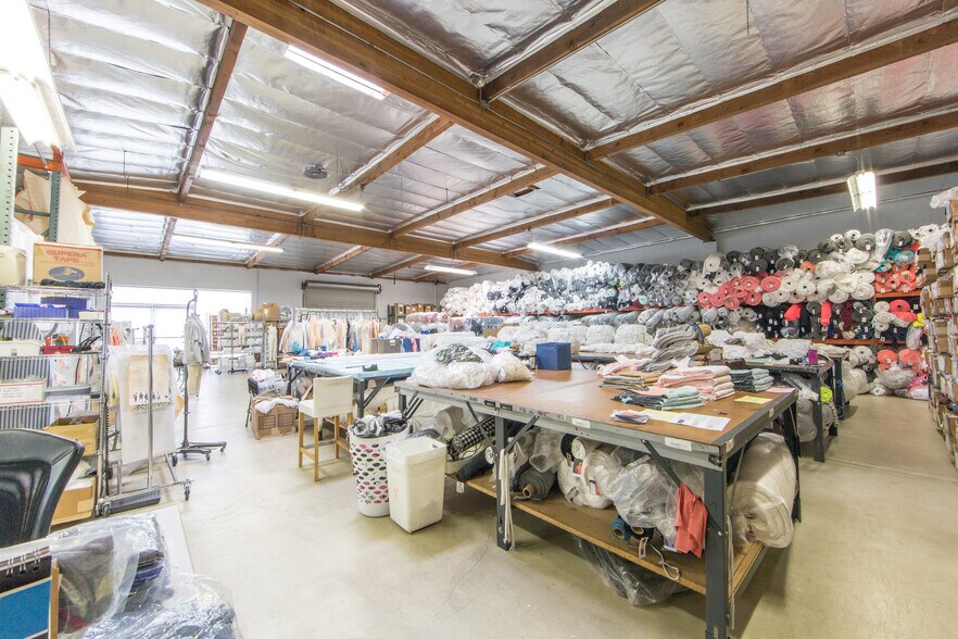 More Photos Of 401-405 W Foothill Blvd, Monrovia Freestanding For Lease