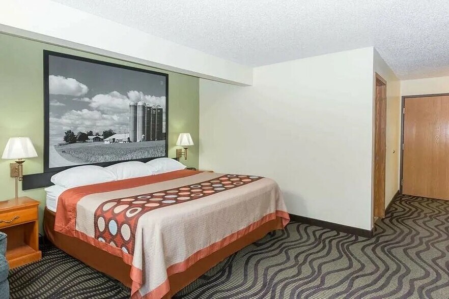 More Photos Of 1635 South 12th Ave West, Newton Hotel For Sale