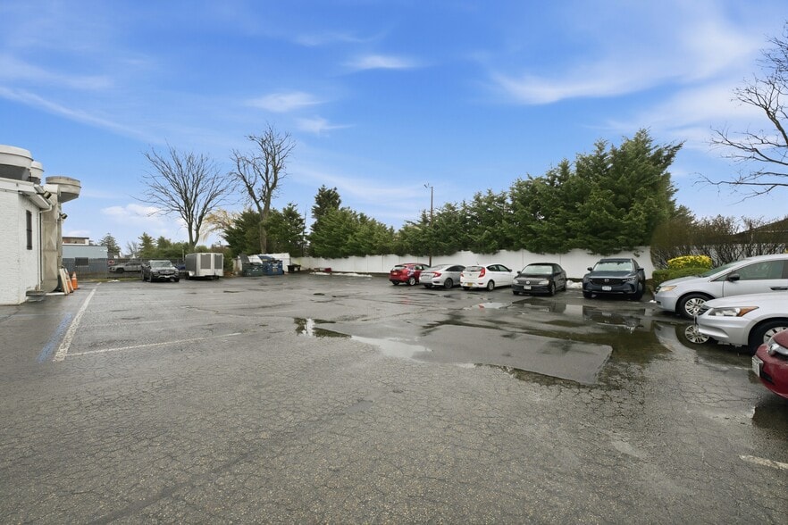 More Photos Of 410 Merrick Rd, Oceanside Restaurant For Sale