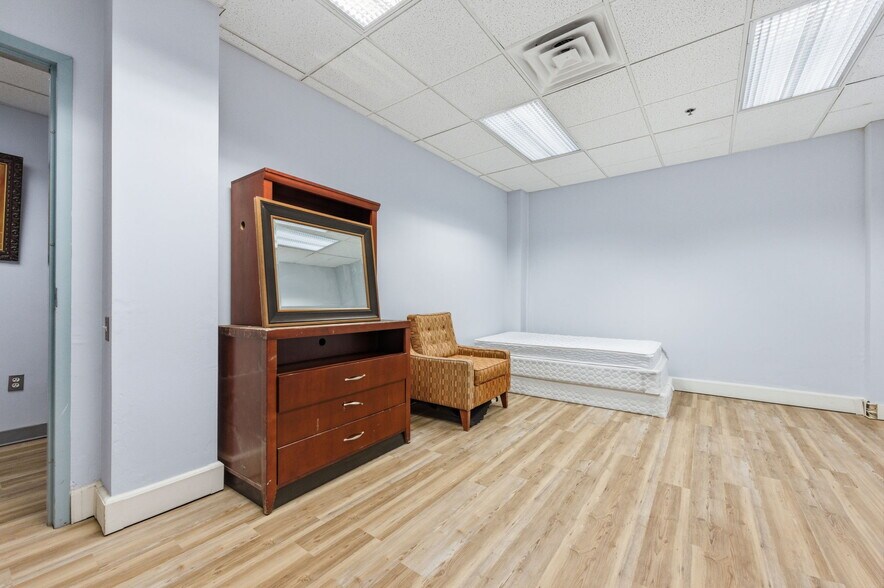 More Photos Of 910 Gilpin Ave, Wilmington Medical For Sale