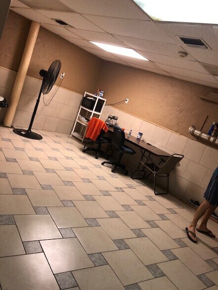 More Photos Of 26444 County Road 33 S, Groveland Warehouse For Lease