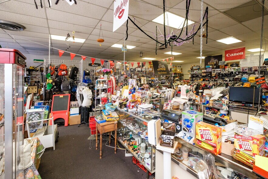 More Photos Of 227 N Main St, Harrisonburg General Retail For Sale