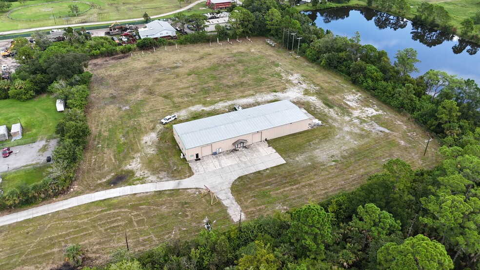 More Photos Of 4555 South St, Titusville Warehouse For Lease