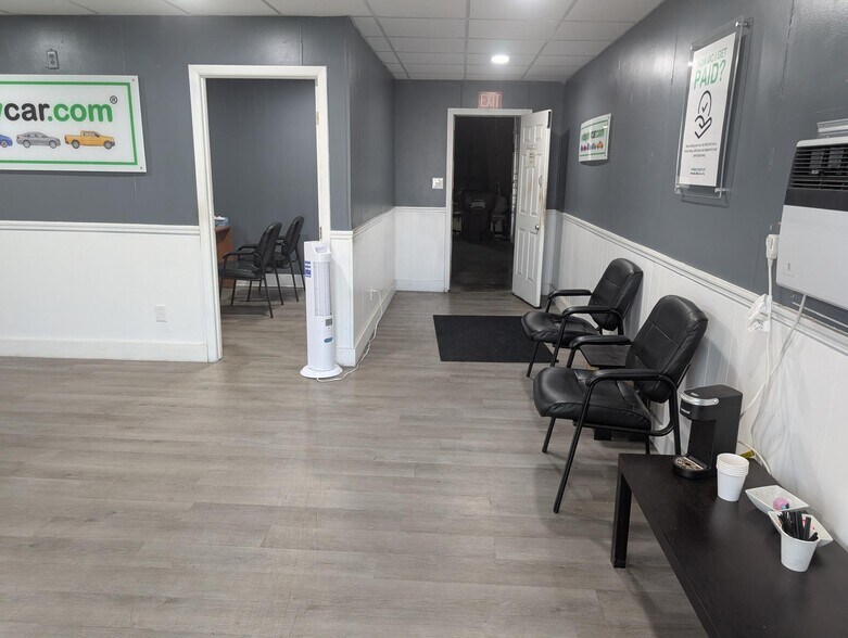 More Photos Of 30 Commerce Park Dr, Dayton Warehouse For Lease