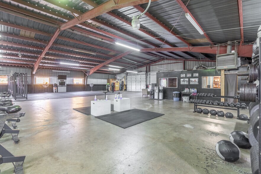 More Photos Of 1624 Airline Dr, Houston Warehouse For Sale