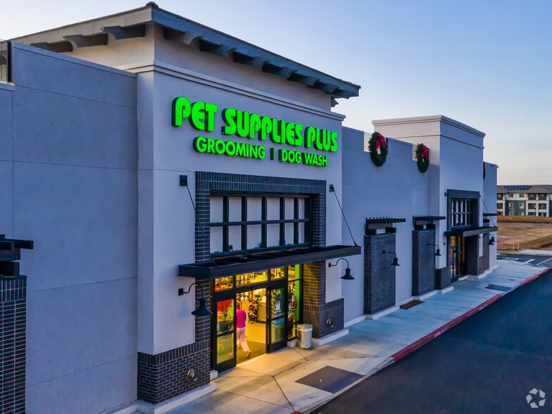 More Photos Of 3680 Crocker Dr, Sacramento Unknown For Lease