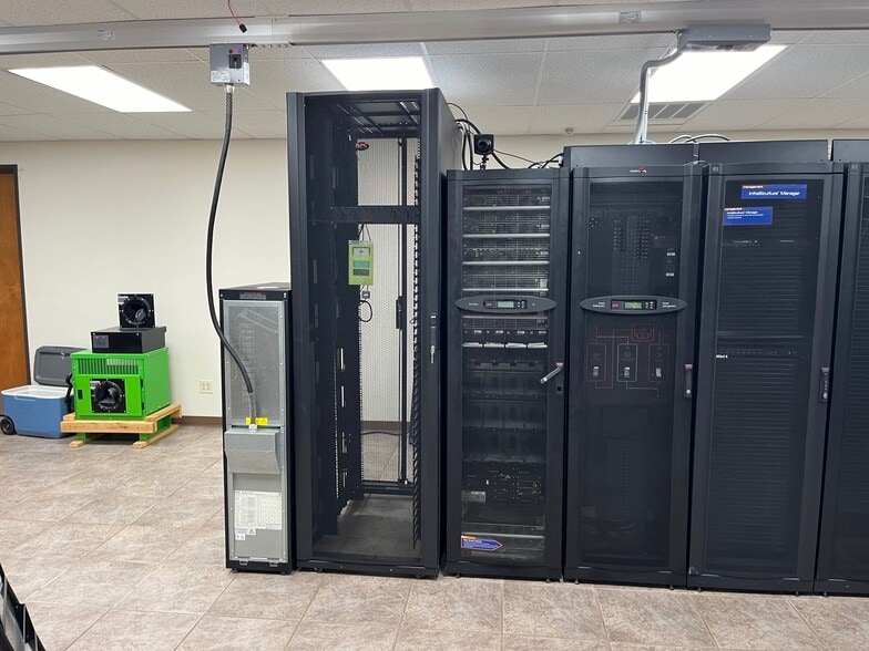 More Photos Of 1733 Universal City Blvd, Universal City Flex For Sale