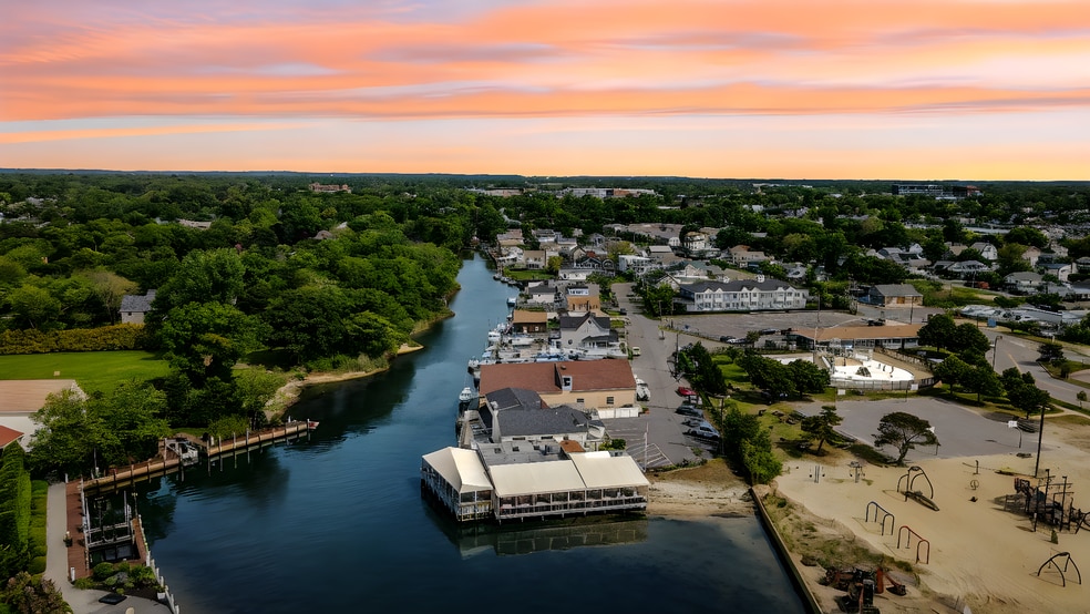 More Photos Of 24 Cottage Ave, Bay Shore Marina For Sale