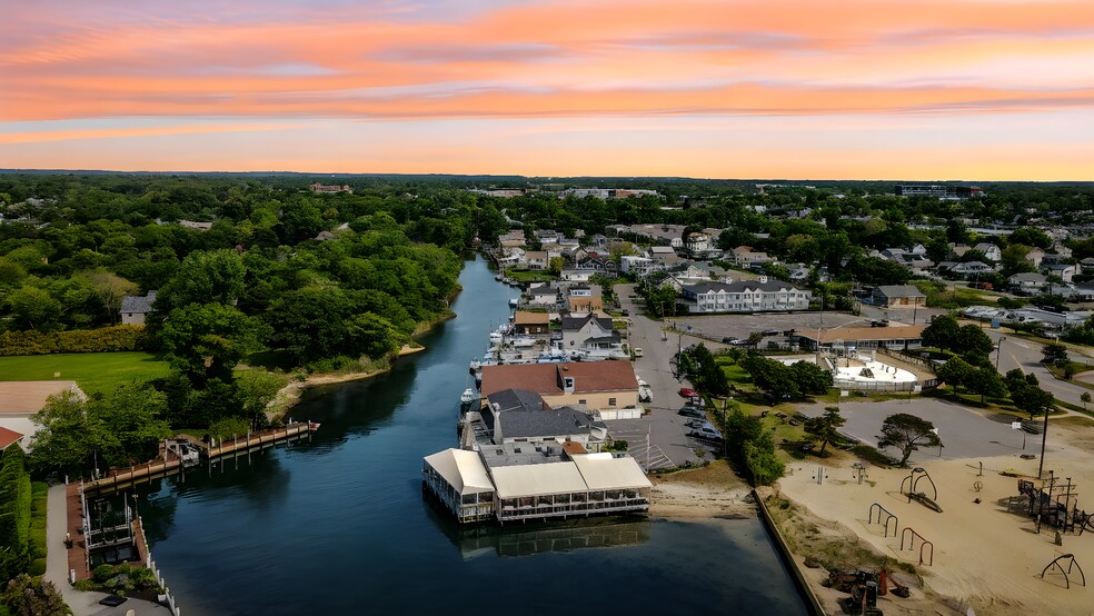 More Photos Of Suffolk County, Bay Shore Marina For Sale