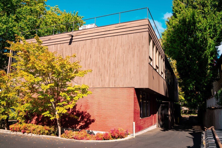 More Photos Of 200 NE 20th Ave, Portland Office For Sale