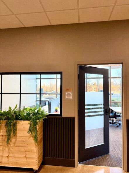More Photos Of 7775 Walton Pky, New Albany Coworking Space