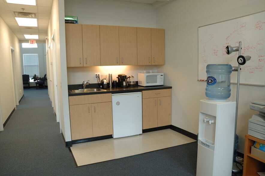 More Photos Of 21135 Whitfield Pl, Sterling Medical For Lease