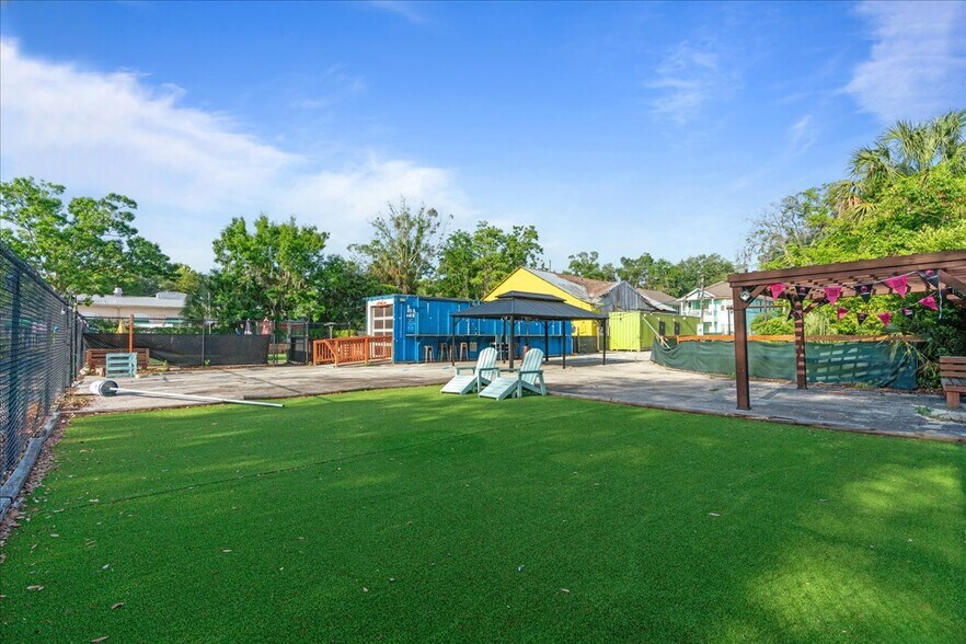 More Photos Of 514 N Main St, Gainesville Service For Lease