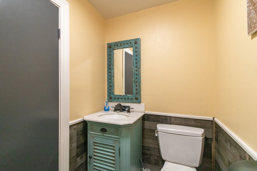 More Photos Of 585 US Route 5, Coventry Specialty For Sale