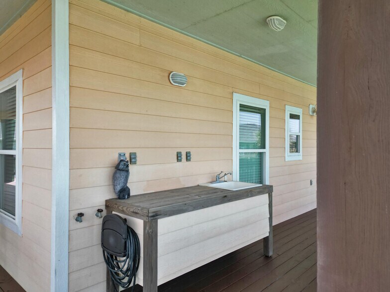 More Photos Of 944 Raymond, Crystal Beach Specialty For Sale