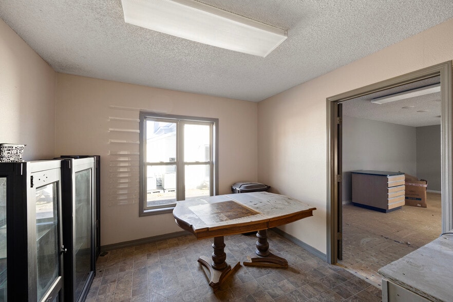 More Photos Of 1015 N Arkansas Ave, Russellville Office For Sale