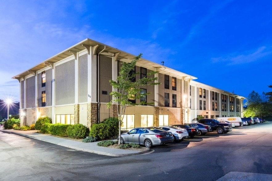 More Photos Of 840 E King St, Boone Hotel For Sale