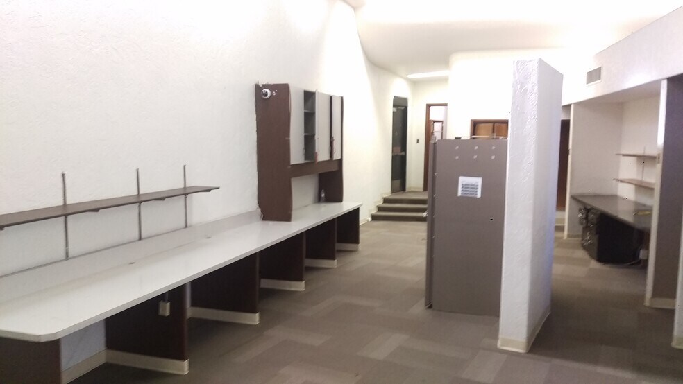 More Photos Of 112 N Grand Ave, Nogales Bank For Lease