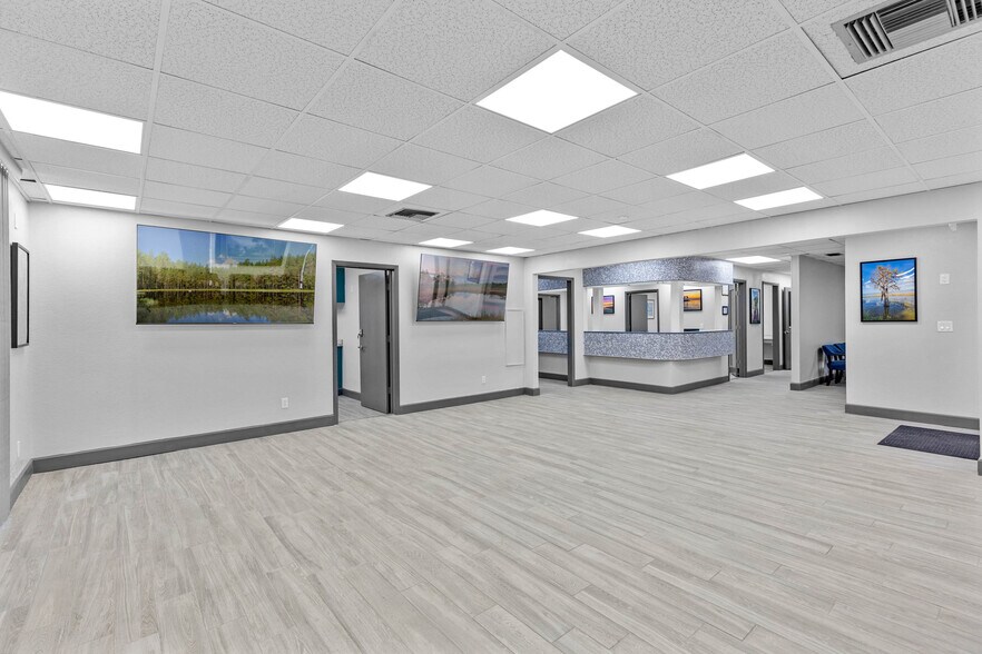 More Photos Of 901 N Grove St, Eustis Office For Sale