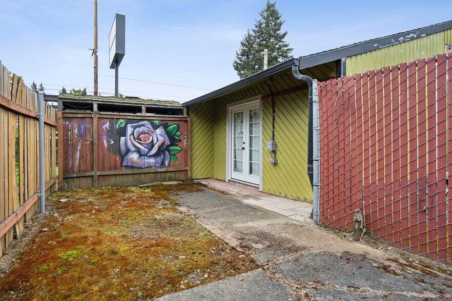 More Photos Of 17641 SE Stark St, Portland Storefront Retail Office For Sale