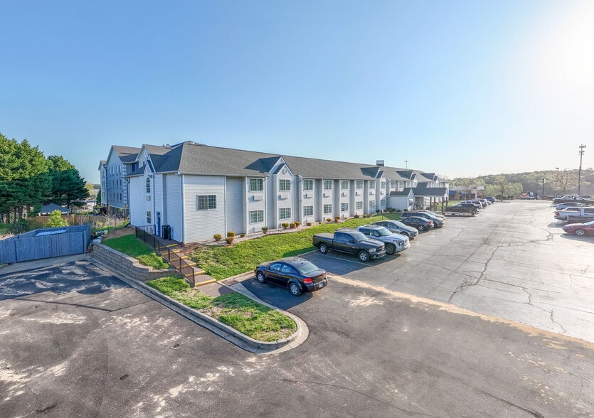 More Photos Of 1901 Broadcast St, Gastonia Hotel For Sale