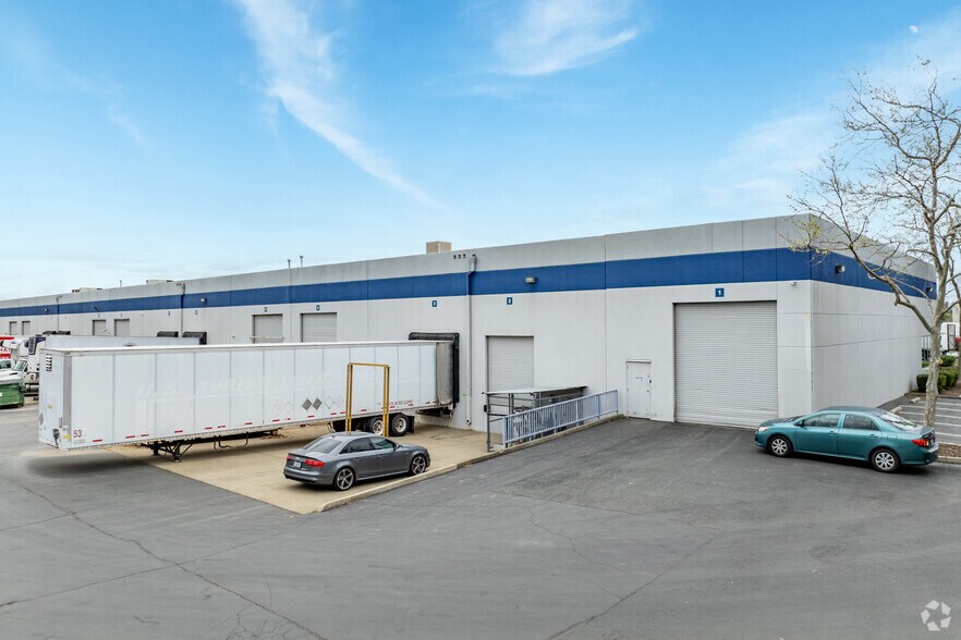 More Photos Of 840 Embarcadero Dr, West Sacramento Warehouse For Lease