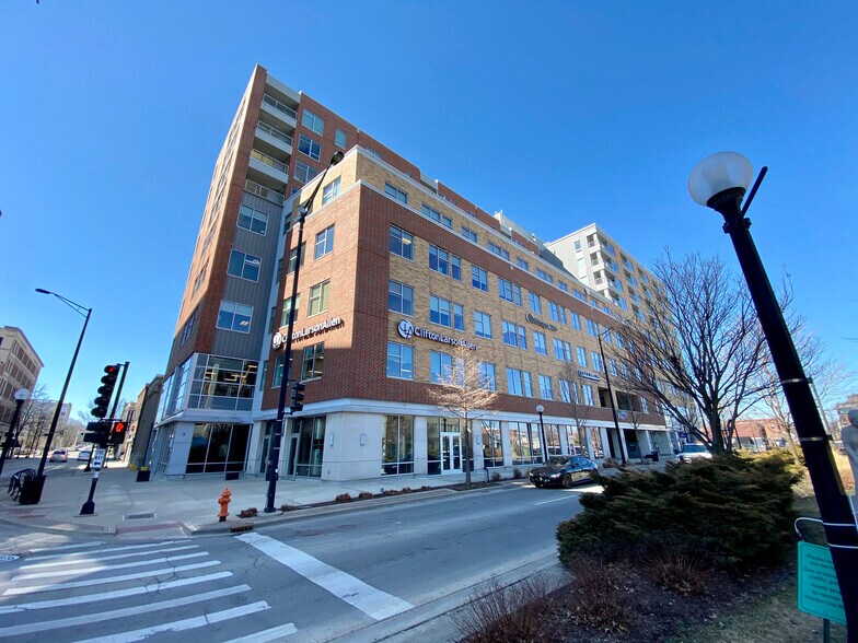 More Photos Of 301 N Neil St, Champaign Office Residential For Lease