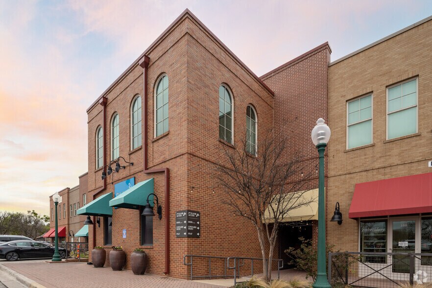 More Photos Of 129 S Main St, Grapevine Storefront Retail Office For Lease