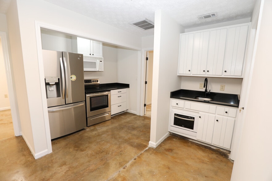 More Photos Of 5 Haynie St, Newnan Warehouse For Sale