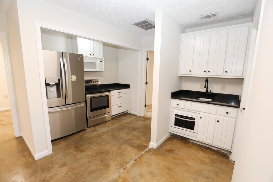 More Photos Of 5 Haynie St, Newnan Warehouse For Lease