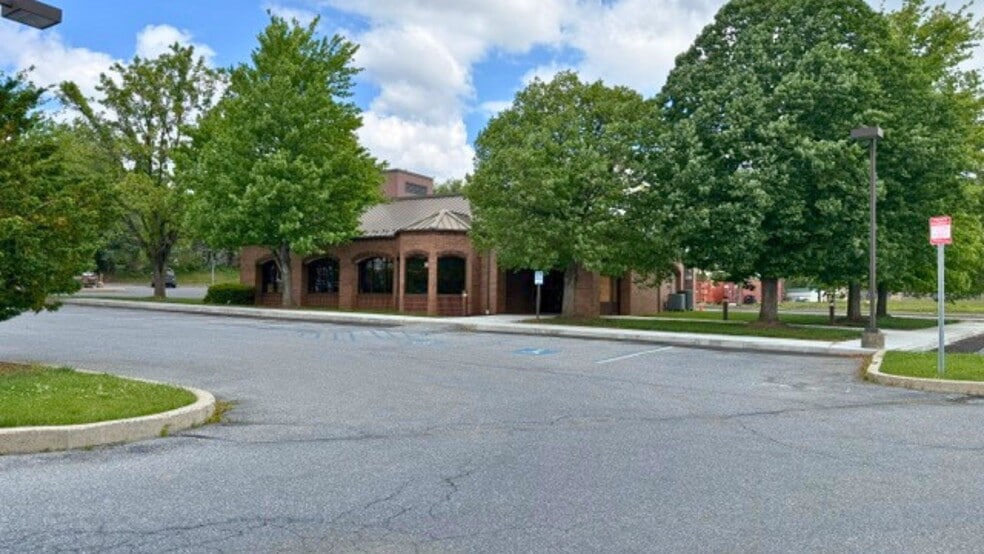 More Photos Of 1995 Brookside Rd, Macungie Bank For Lease