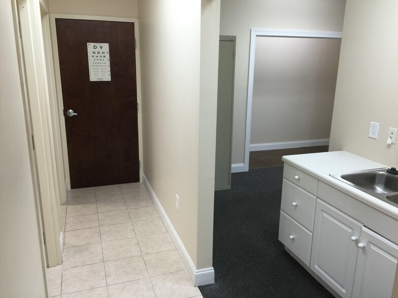 More Photos Of 5816 Creedmoor Rd, Raleigh Office For Lease