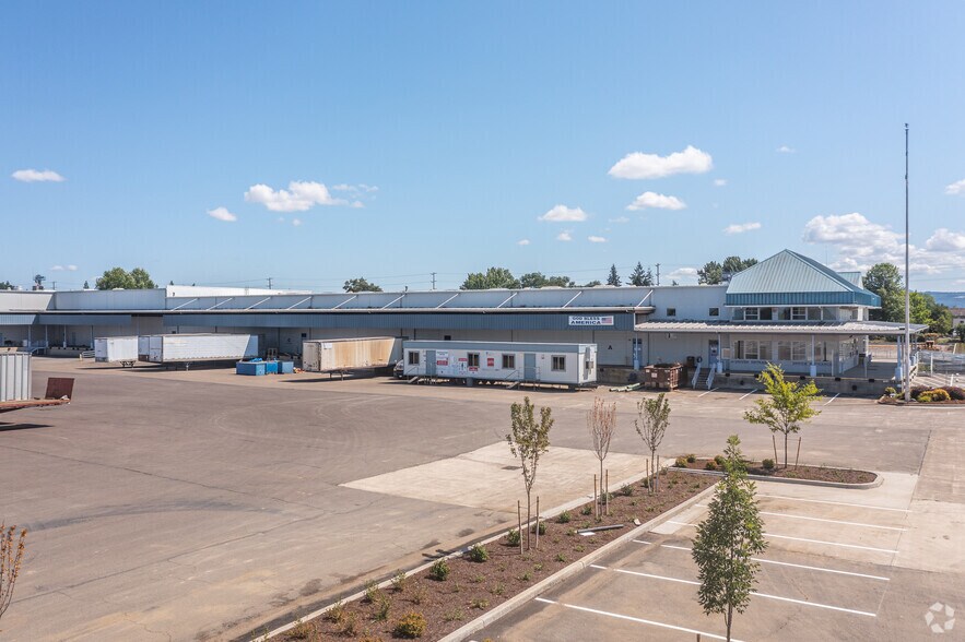 More Photos Of 495 NE Holladay St, Cornelius Distribution For Lease