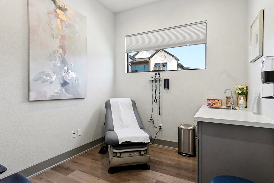 More Photos Of 205 Bella Katy Dr, Katy Medical For Lease