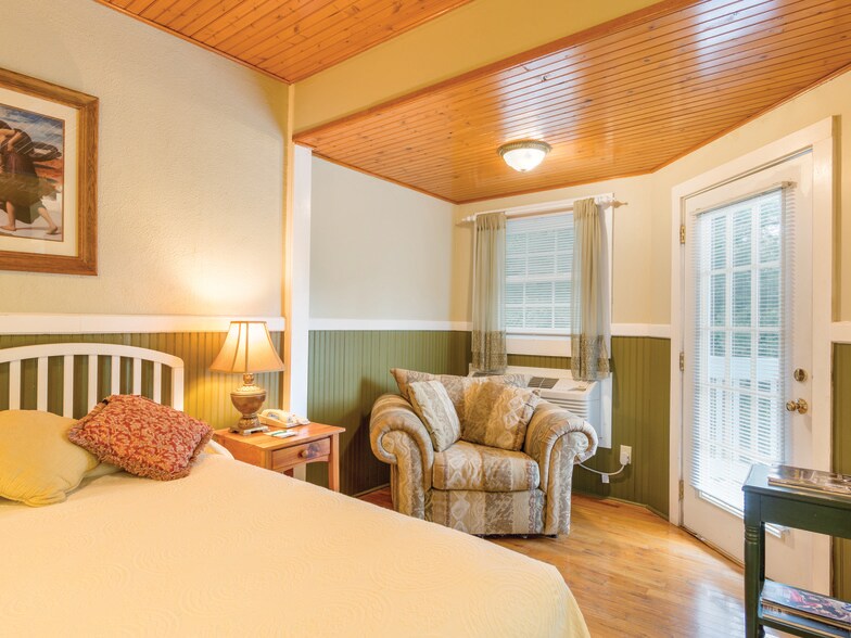 More Photos Of 86 Lily Pad Ln, Flat Rock Hotel For Sale