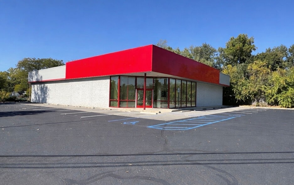 Primary Photo Of 6410 Bluffton Rd, Fort Wayne Freestanding For Lease
