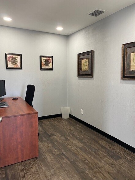 More Photos Of 400 Chisholm Valley Dr, Round Rock Freestanding For Lease